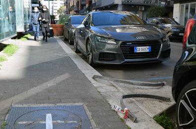 Bari, in via Manzoni e piazza Risorgimento regna il degrado