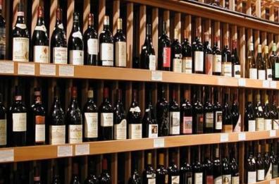 Bari, rubarono vino per 150mila euro: quattro arrestati, caccia ai complici   