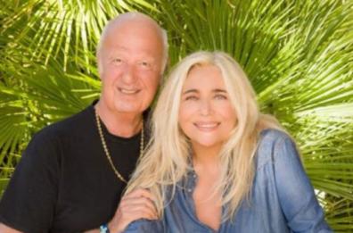 Mara Venier, fake news sul marito Nicola Carraro morto: «Vergognatevi»