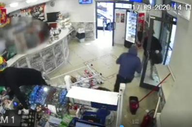 Foggia, tabaccaio ucciso in rapina: 5 persone arrestate dopo 5 mesi, anche un minore