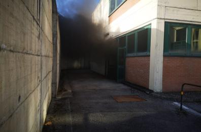 Potenza, cortocircuito in laboratorio università causa incendio: danni