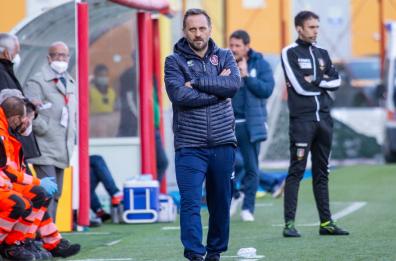 Calcio, aggredito l'allenatore della Nocerina, Daspo a tifoso della Cavese