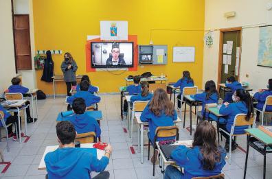 Conversano, l'incubo variante inglese spaventa le scuole. Tutti positivi a Triggianello: plesso chiuso