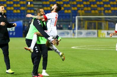 Bari batte Juve Stabia 2-0. Carrera: ora più in alto