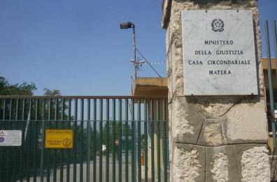 Dal carcere di Matera si leva il grido d'allarme: «Servono più agenti»