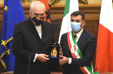 Bari, Decaro incontra Edi Rama: «Comunità albanese parte integrante della città»