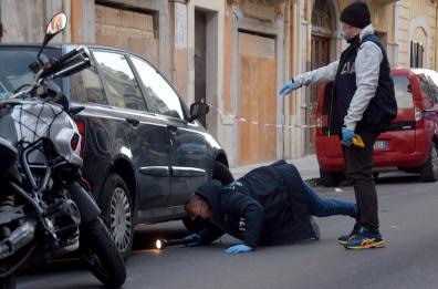 Bari, agguato in pieno giorno al Libertà: ucciso un albanese 28enne