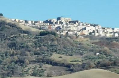 Focolaio Covid in piccolo comune del Foggiano: sindaco dispone mini lockdown fino a domenica