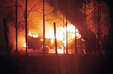 Terlizzi, a fuoco il camper del sesso sulla Sp 231