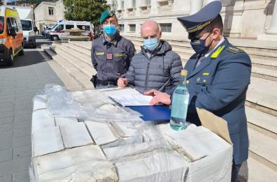 Foggia, GdF dona alcol etilico, dpi e gasolio a ospedale, Vigili del Fuoco e Protezione Civile