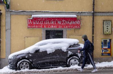 Maltempo in Basilicata, Potenza sotto la neve. Il sindaco: «Uscire solo in caso di necessità»