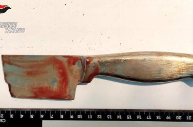 Massafra, duplice omicidio: trovata in casa delle vittime l'arma del delitto