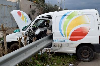 Bari, guardrail trancia abitacolo furgone: muore 25enne. Grave l'altro passeggero