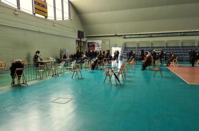 Vaccinazioni a Bari, Ladisa dona pasti caldi all'equipe sanitaria del Palasport di Carbonara