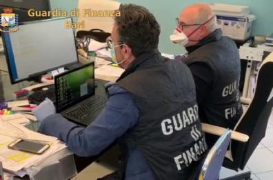 Barletta, incassava soldi dalle assicurazioni senza versarli ai clienti: avvocato interdetto e denunciato