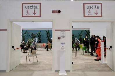 Vaccini: in 3 ore in Puglia quasi 7mila prenotati tra over50