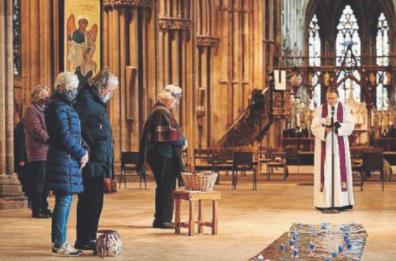 Messe da remoto e addio riti: così sarà la Pasqua pugliese