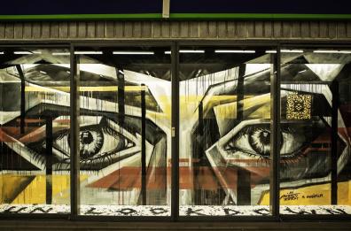 Parla pugliese «Un_ Lookdown» di Piskv: più di un murales nella stazione di Milano 