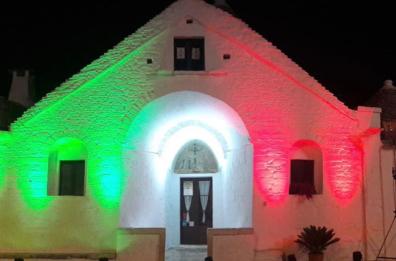 «Dantedì», ad Alberobello Trullo Sovrano illuminato con i versi del Sommo Poeta