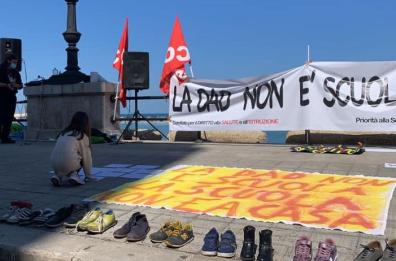 Bari, genitori contro la dad: «Emiliano ci ha ignorati». Garante minori: «Lavorare per ripresa lezioni in aula»