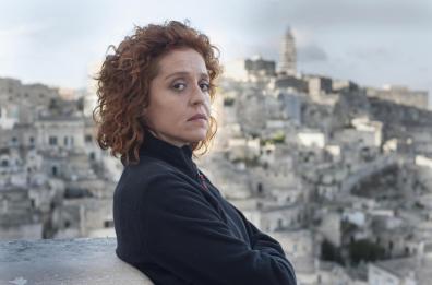 Così Imma Tataranni fa la «guerra» del vento. La Rai: «Fiction pura fantasia»