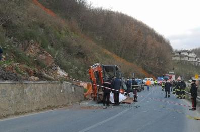 Potenza, 48enne muore schiacciato da mezzo meccanico dopo un volo di 30 metri