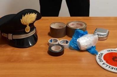 Putignano, a spasso con la droga nell'auto: arrestati coniugi-pusher 