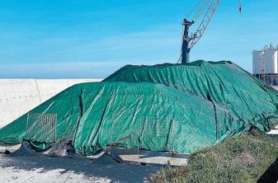 Barletta,  ecco finalmente i teloni sul silicato di ferro