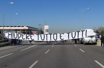 Bari, riaperta SS16 dopo protesta ambulanti contro le chiusure