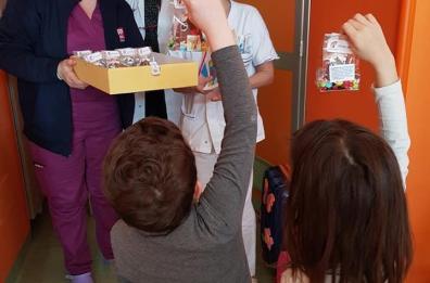 Foggia, uova di Pasqua in corsia: il regalo ai bimbi ricoverati in Neuropsichiatria e Chirurgia
