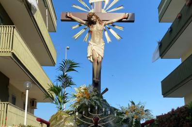 Bitritto, in assenza della processione i Misteri si pregano in condominio 