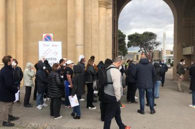 Puglia, in due giorni 13mila dosi di vaccini per i caregiver 