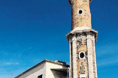 Barletta, l'antico  faro torna all’Autorità portuale