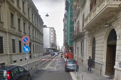 Bari, insulta donne e bambini, poi aggredisce agente: denunciato clochard 