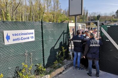 Basilicata, 34 sindaci scrivono a Bardi: «Punti vaccinali per over 70 e persone fragili». In arrivo 1600 dosi J&J 