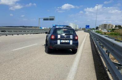Brindisi, anziano 79enne salvato mentre vagava sulla Statale 7