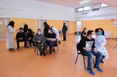 Asl Bari, spazi attrezzati e colorati per vaccini a misura dei pazienti autistici