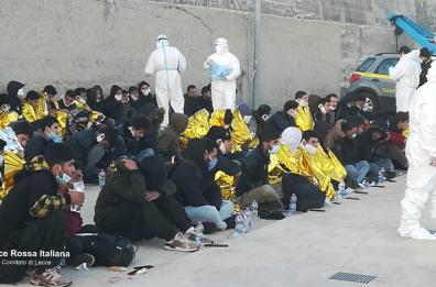 Migranti, l'emorragia infinita di donne e uomini