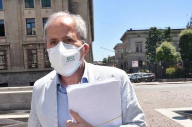 Il monito di Crisanti alla Puglia: «Attenti al turismo estivo necessarie misure severe»