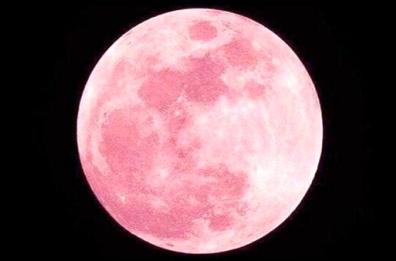 Puglia, in arrivo la Super Luna Rosa: tutti con il naso all'insù 