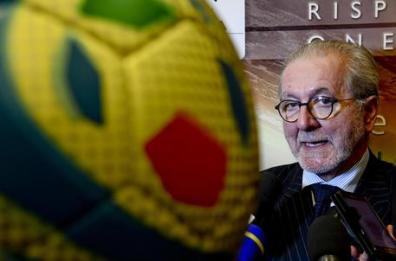 Bari, minacce ai giocatori biancorossi: «Atto criminale». De Laurentiis: «grazie per la solidarietà»