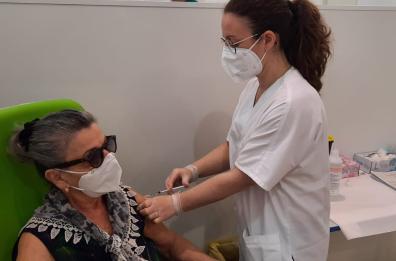 Puglia, vaccini anti Covid: utilizzato 86,7% dosi ricevute. Rimaste solo 3mila fiale Astrazeneca