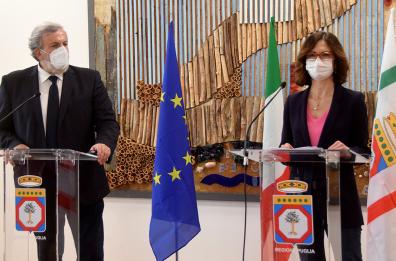 Ministro Gelmini a Bari: «Puglia protagonista della rinascita del Paese». La visita all'hub in Fiera