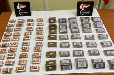 Manfredonia, in casa ha 7kg di hashish pronti per lo spaccio: arrestato