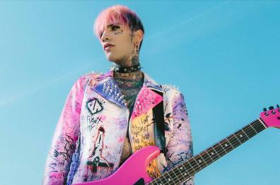 «Anti», la svolta pop-punk di GionnyScandal passa anche per un duetto con il leader dei Simple Plan