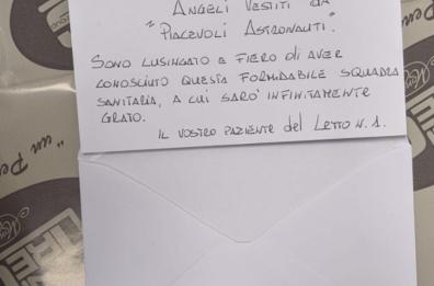 Nel giorno del suo compleanno un paziente Covid dona crocifisso al reparto