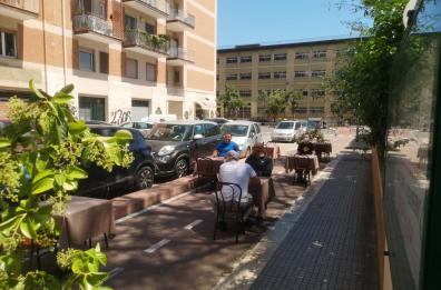 Bari, tavolini all'aperto? Sulla pista ciclabile