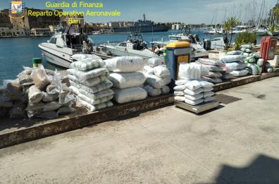 Brindisi,  maxisequestro di droga dall'Albania