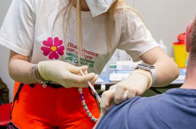 Vaccini Puglia, i Nas vanno a caccia dei falsi «caregiver»