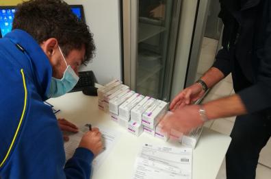 Vaccini in Puglia, trasferite a Bari dalla Sicilia 50mila dosi AstraZeneca